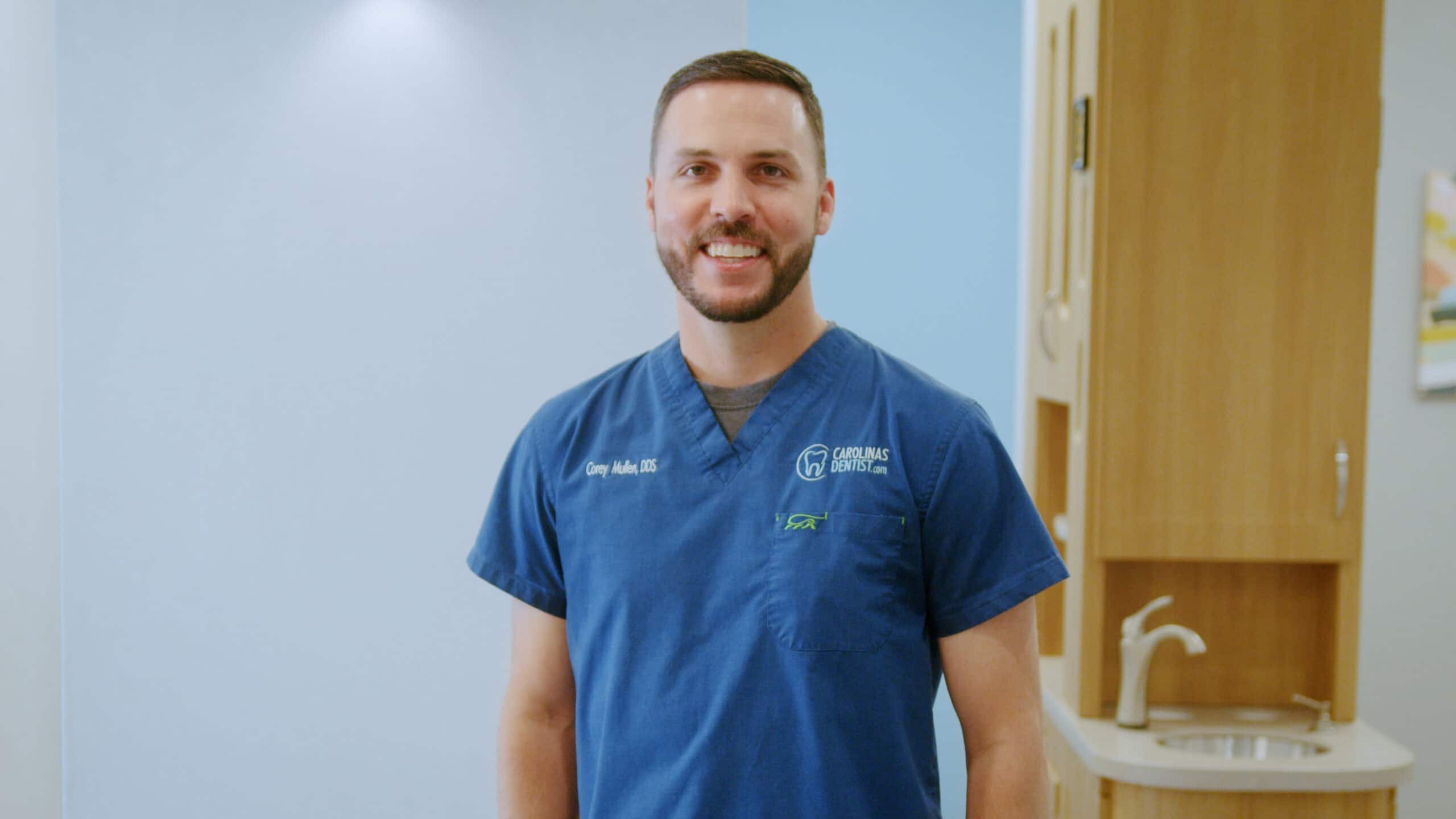 Doctor in blue scrub in operatory room